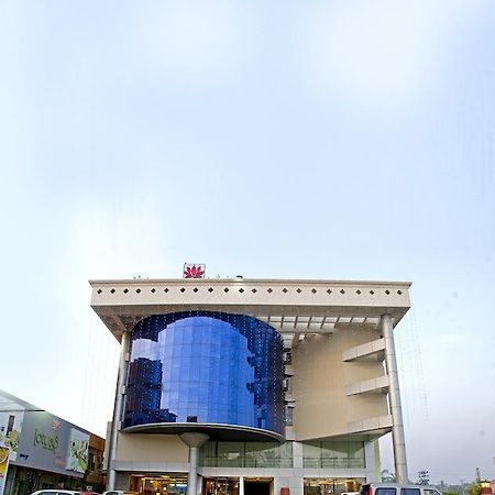 Lotus 8 Hotel Недумбасери Екстериор снимка