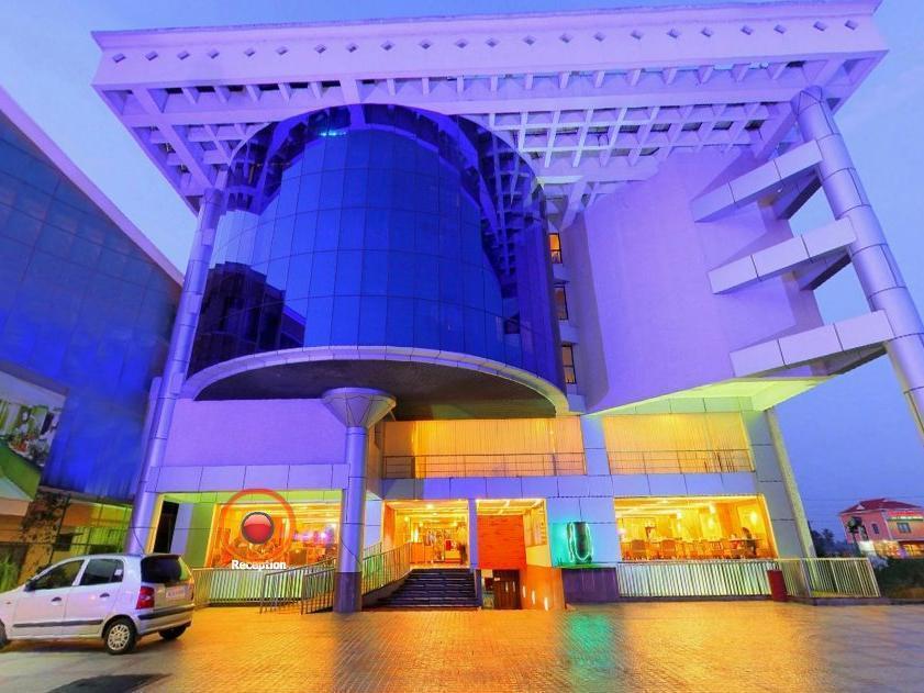 Lotus 8 Hotel Недумбасери Екстериор снимка