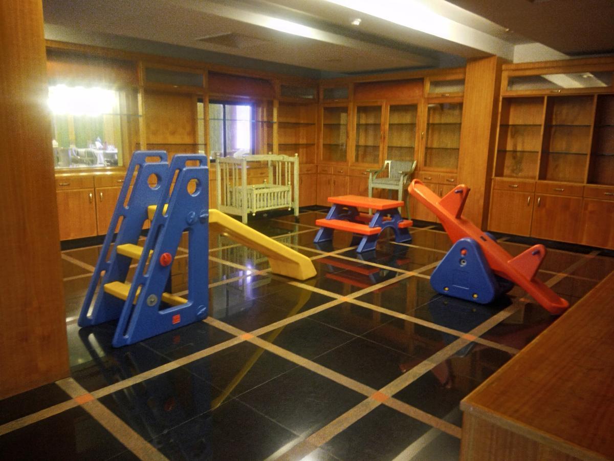 Lotus 8 Hotel Недумбасери Екстериор снимка