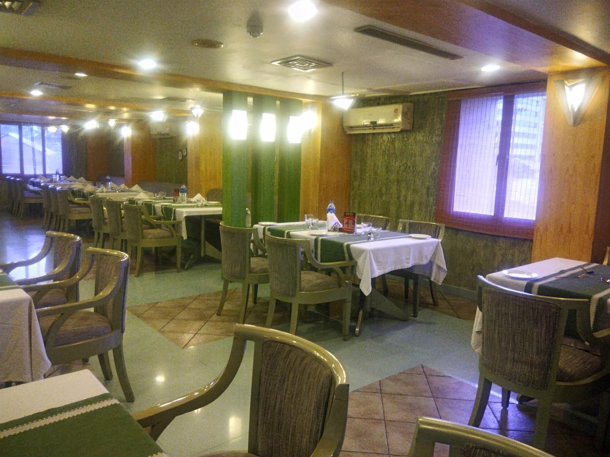 Lotus 8 Hotel Недумбасери Екстериор снимка