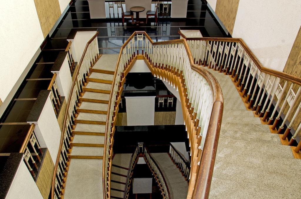 Lotus 8 Hotel Недумбасери Екстериор снимка