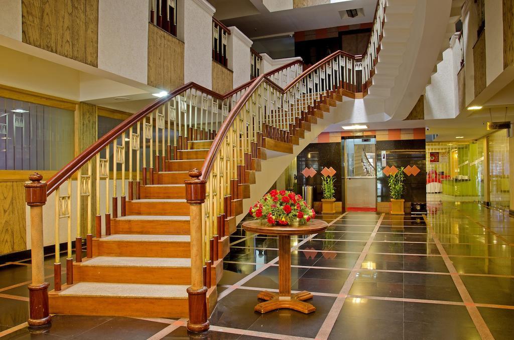 Lotus 8 Hotel Недумбасери Екстериор снимка