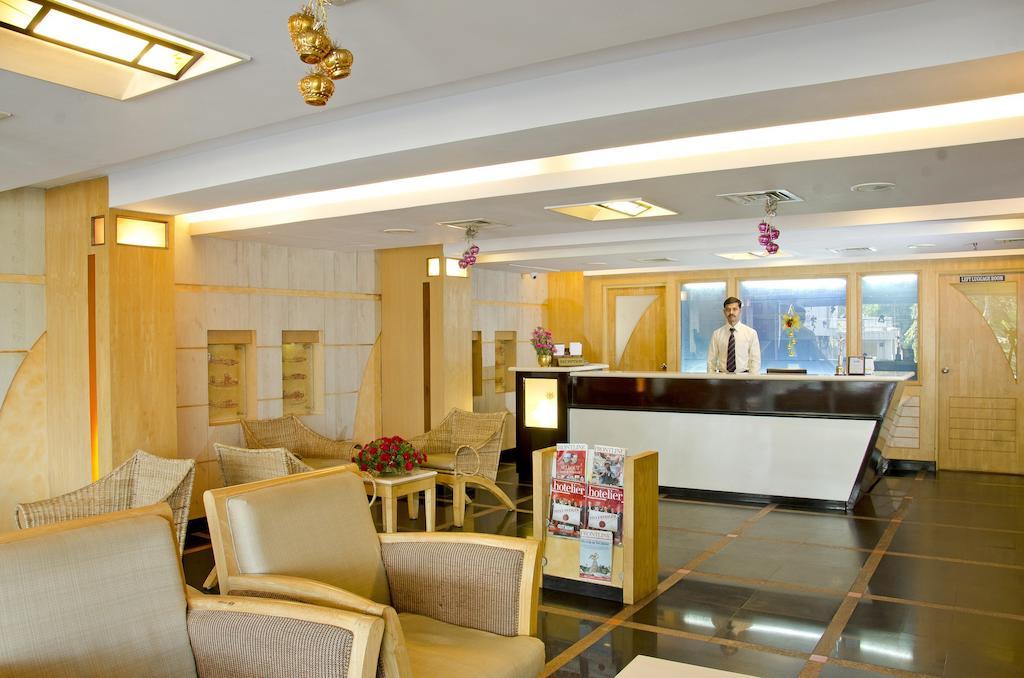 Lotus 8 Hotel Недумбасери Екстериор снимка