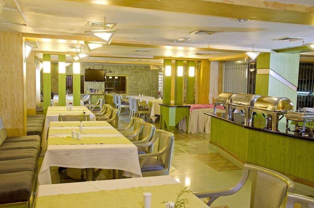 Lotus 8 Hotel Недумбасери Екстериор снимка