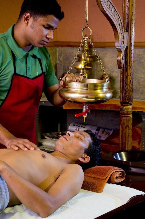 Lotus 8 Hotel Недумбасери Екстериор снимка